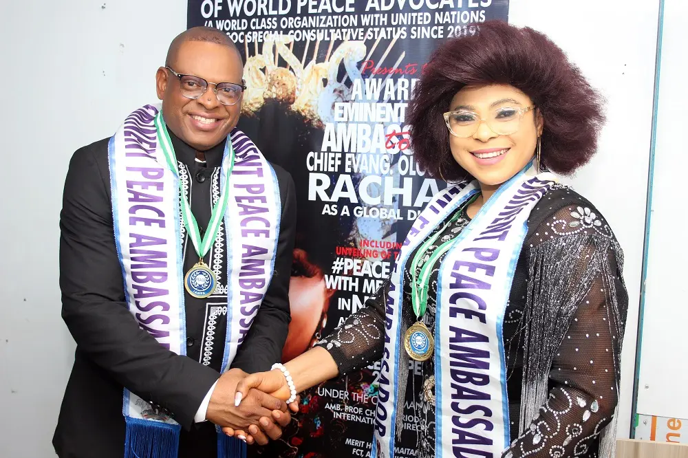 Kingsley Triumph Honoured With Peace Ambassador Award 4 Kingsley Triumph homenageado com o prêmio Peace Ambassador