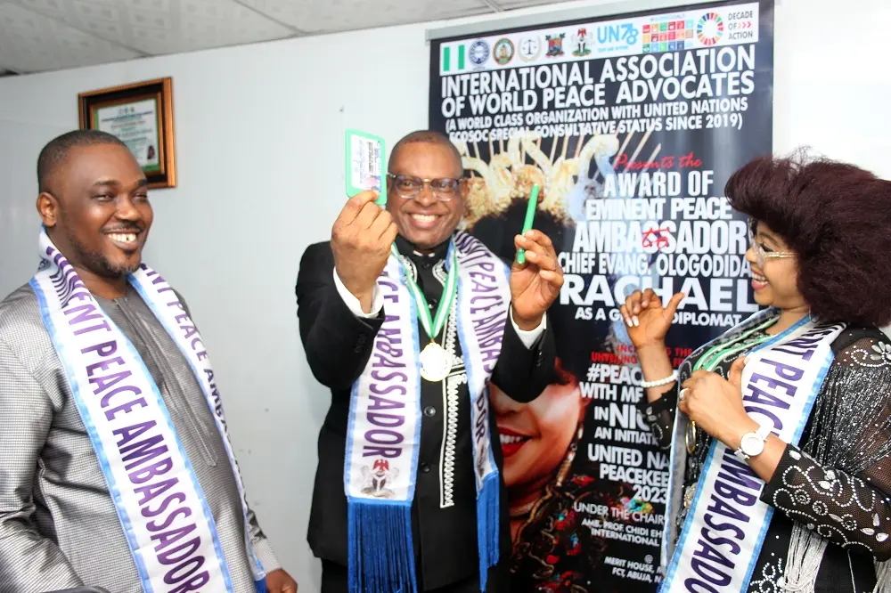 Kingsley Triumph Honoured With Peace Ambassador Award 6 Kingsley Triumph homenageado com o prêmio Peace Ambassador