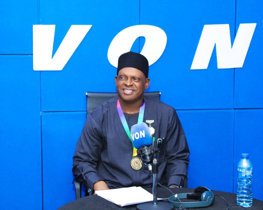 L'Ambassadeur Prophet Kingsley Oghene triomphe à The Voice of Nigeria à Abuja.
