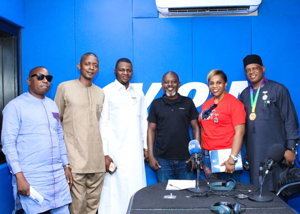 L'Ambassadeur Prophet Kingsley Oghene triomphe à The Voice of Nigeria à Abuja.