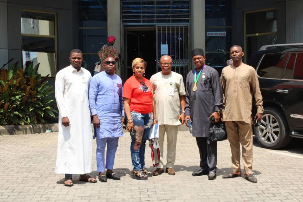 L'Ambassadeur Prophet Kingsley Oghene triomphe à The Voice of Nigeria à Abuja.